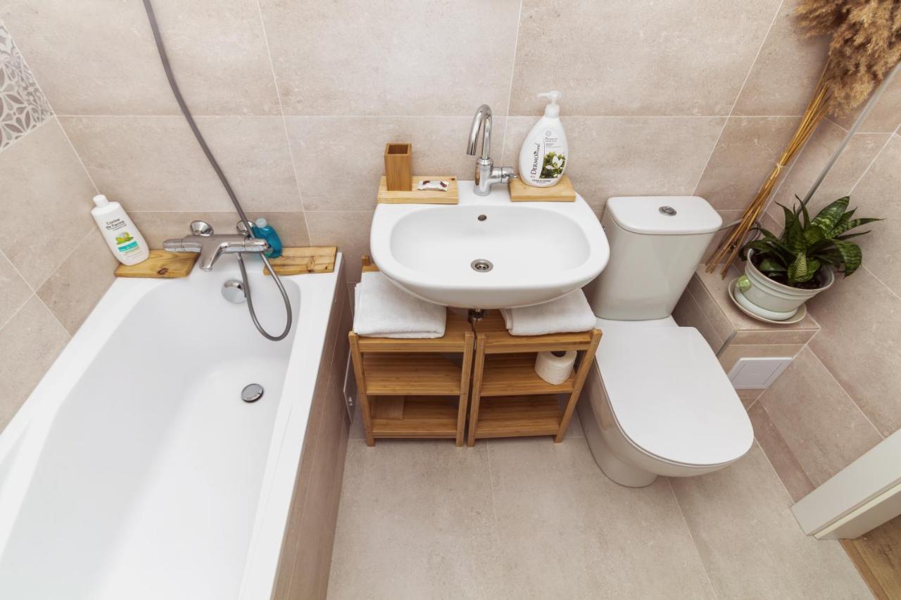 Apartamentul Cu Plante Etaj 4 มันกาเลีย ภายนอก รูปภาพ