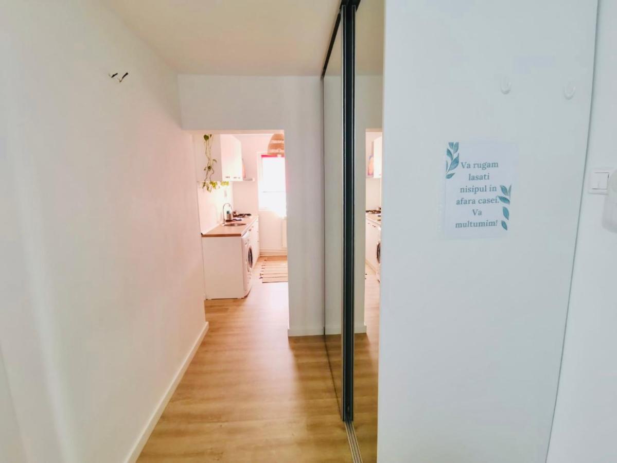 Apartamentul Cu Plante Etaj 4 มันกาเลีย ภายนอก รูปภาพ